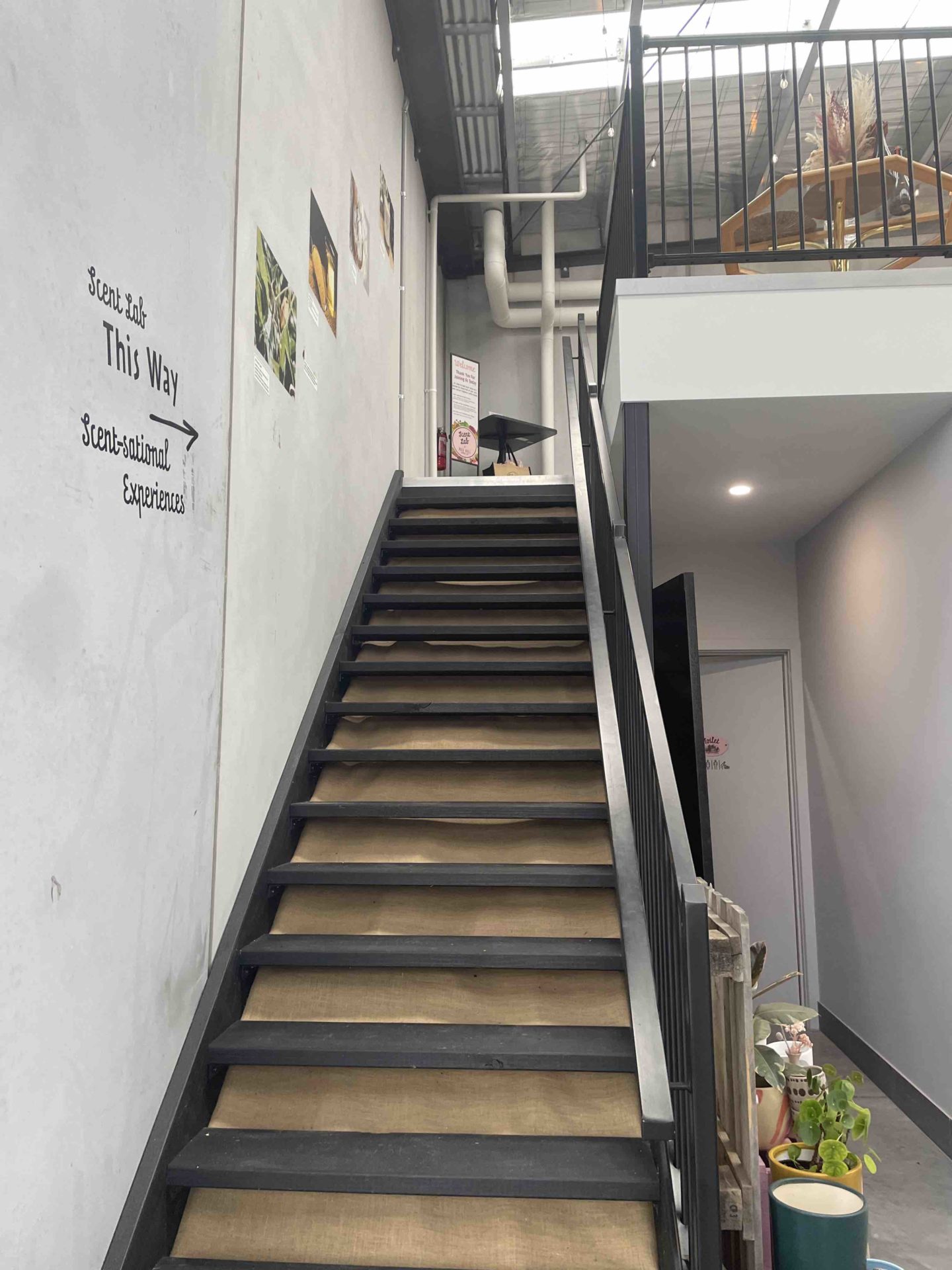 キャンドル作りワークショップ。会場の様子。