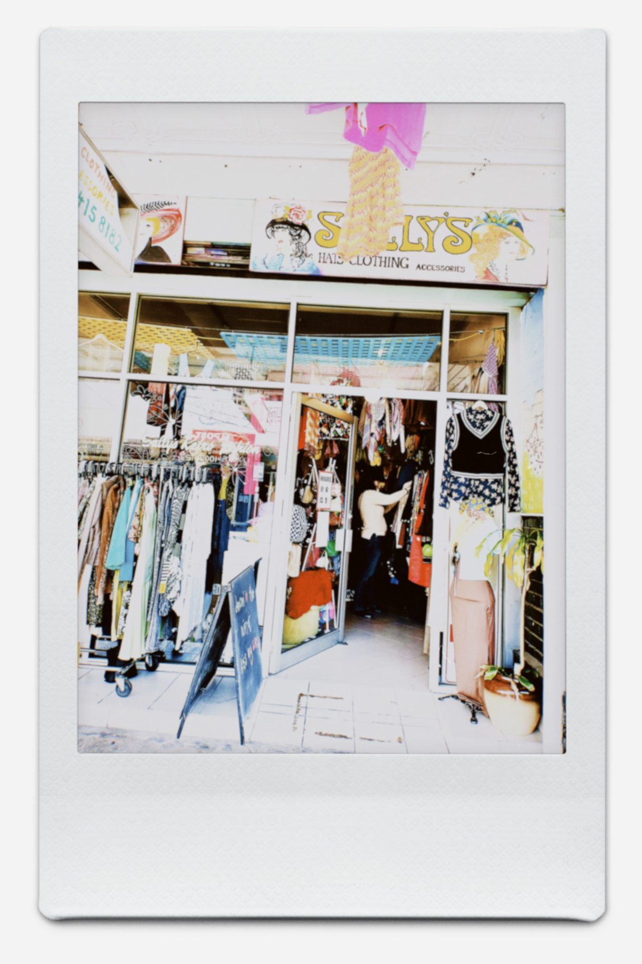 FitzroyのSALLY’S NEW&RETRO FASHION