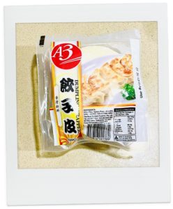 ワーホリ節約飯 -豚ひき肉編-おすすめの餃子の皮。