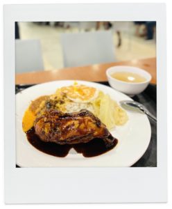 VIvocityのフードコートでランチタイム。