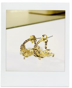 牡羊座のピアス。