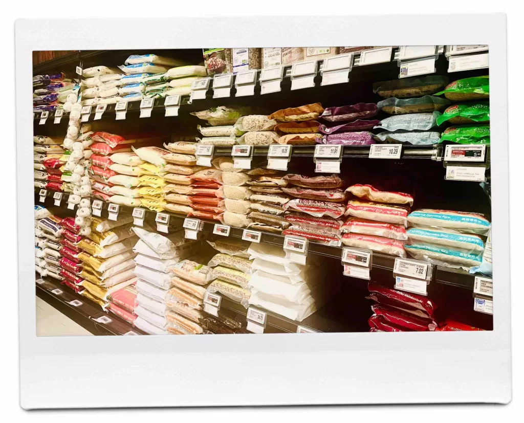 シンガポールのスーパーのお米売り場の様子