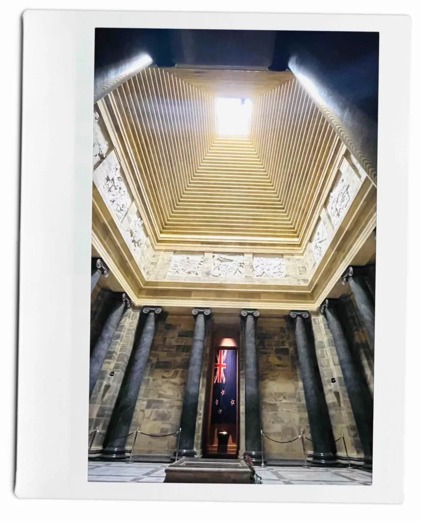 戦争慰霊館(Shrine of Remembrance)の内部。圧巻。